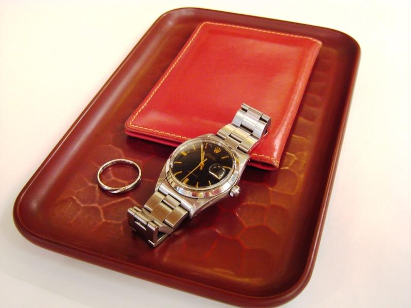 Card tray / chisel mark