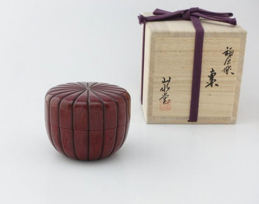 Matcha container / chrysanthemum