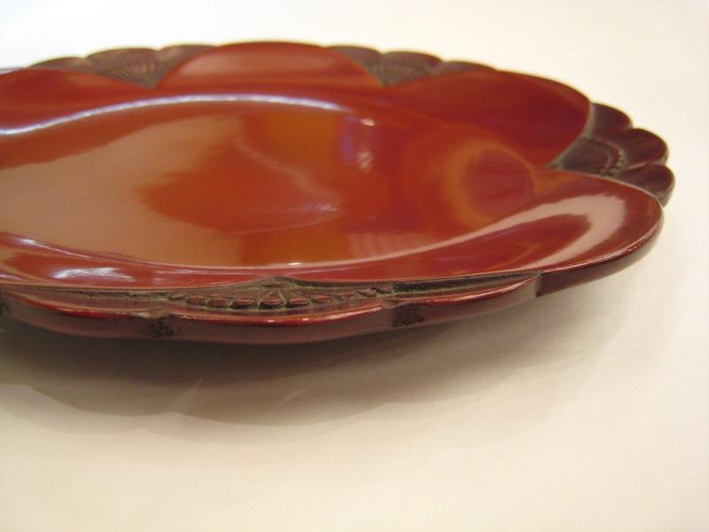 Plate (21cm) / plum shaped